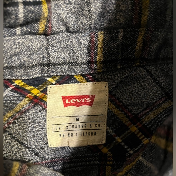Men’s Levi’s flannel button up - Picture 2 of 2